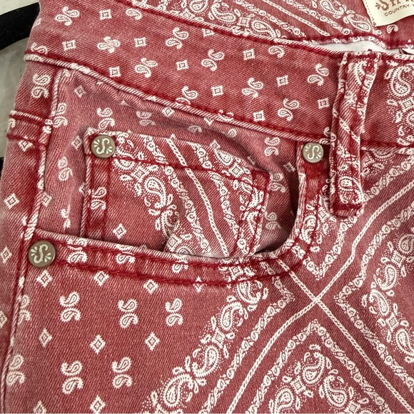 Shyanne Flared Jeans, Red Paisley Bandana Print Stretch Denim Size 30 - Picture 8 of 13